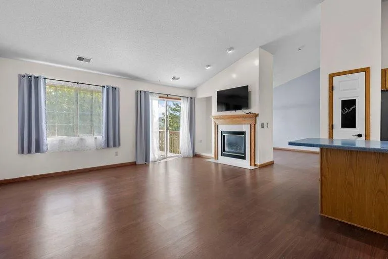 7559 Derby Lane Shakopee, MN 55379