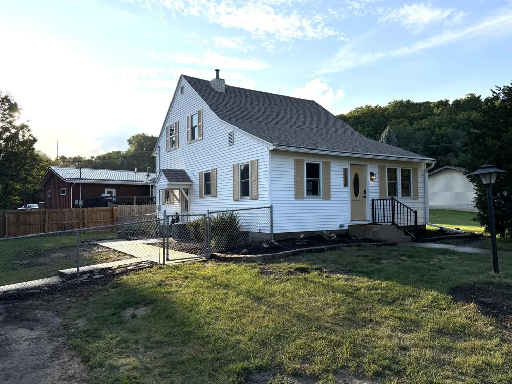 727 S 7th Street La Crescent, MN 55947
