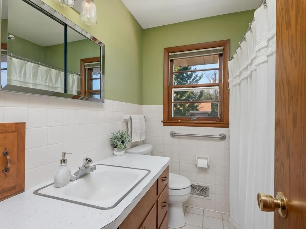 948 Main Street S Shakopee, MN 55379
