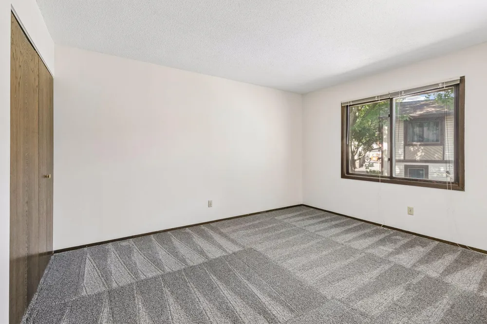 13748 Heather Hills Drive Burnsville, MN 55337