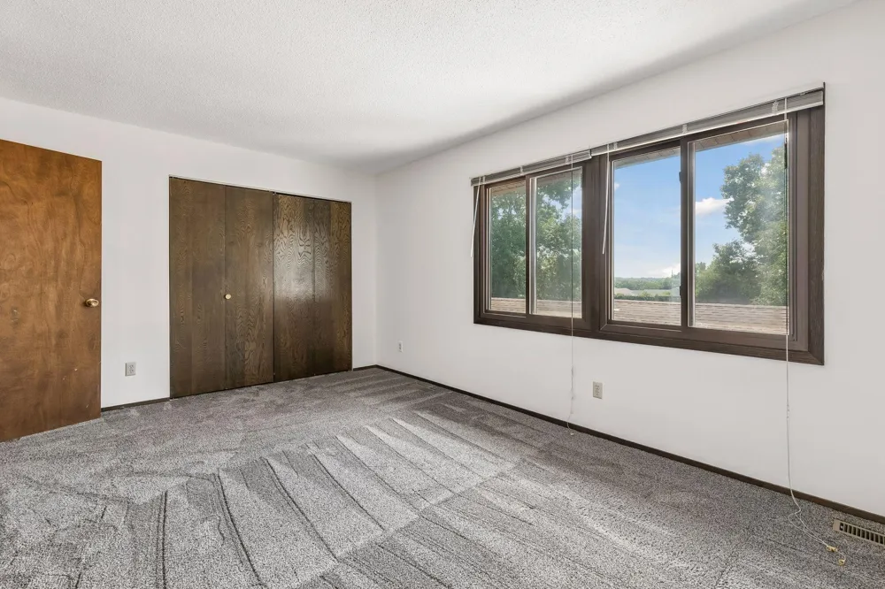 13748 Heather Hills Drive Burnsville, MN 55337