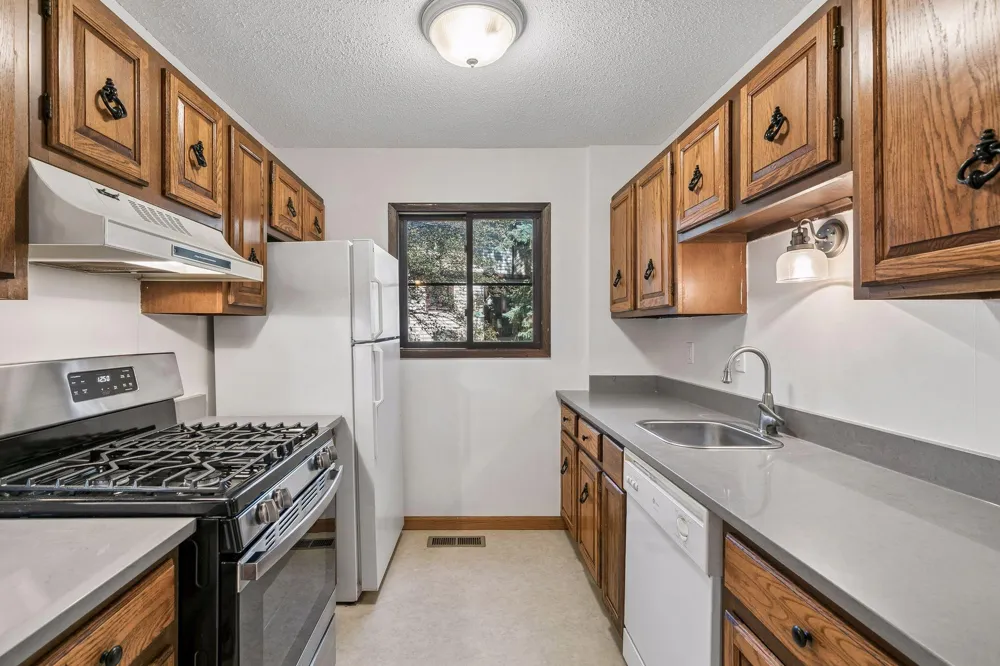 13748 Heather Hills Drive Burnsville, MN 55337