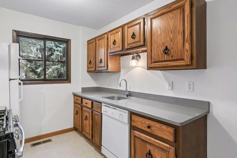 13748 Heather Hills Drive Burnsville, MN 55337