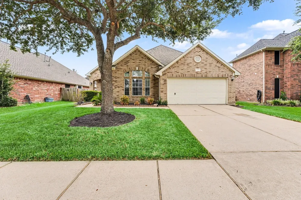 9018 Sunny Brook Lane Pearland, TX 77584