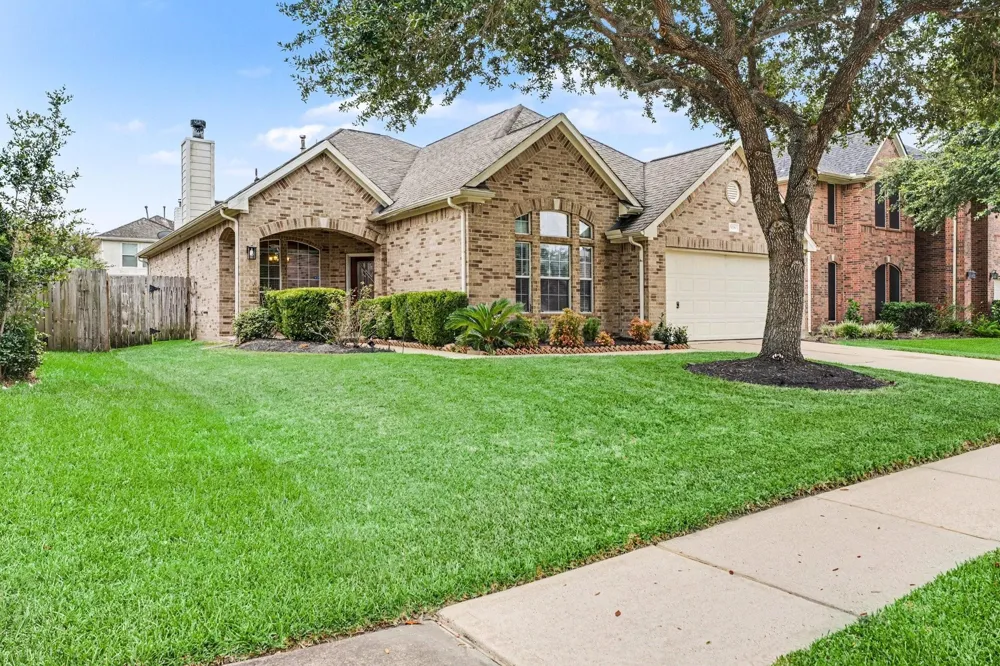 9018 Sunny Brook Lane Pearland, TX 77584