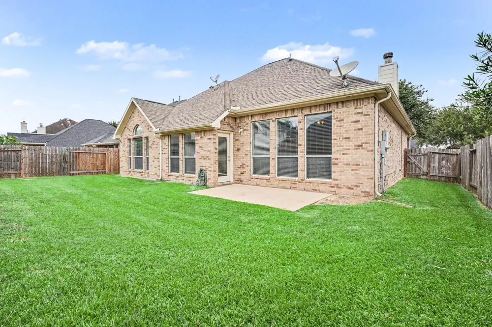 9018 Sunny Brook Lane Pearland, TX 77584