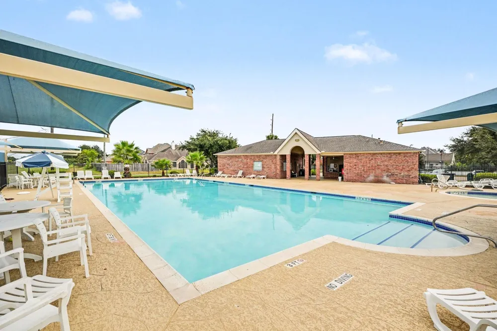 9018 Sunny Brook Lane Pearland, TX 77584