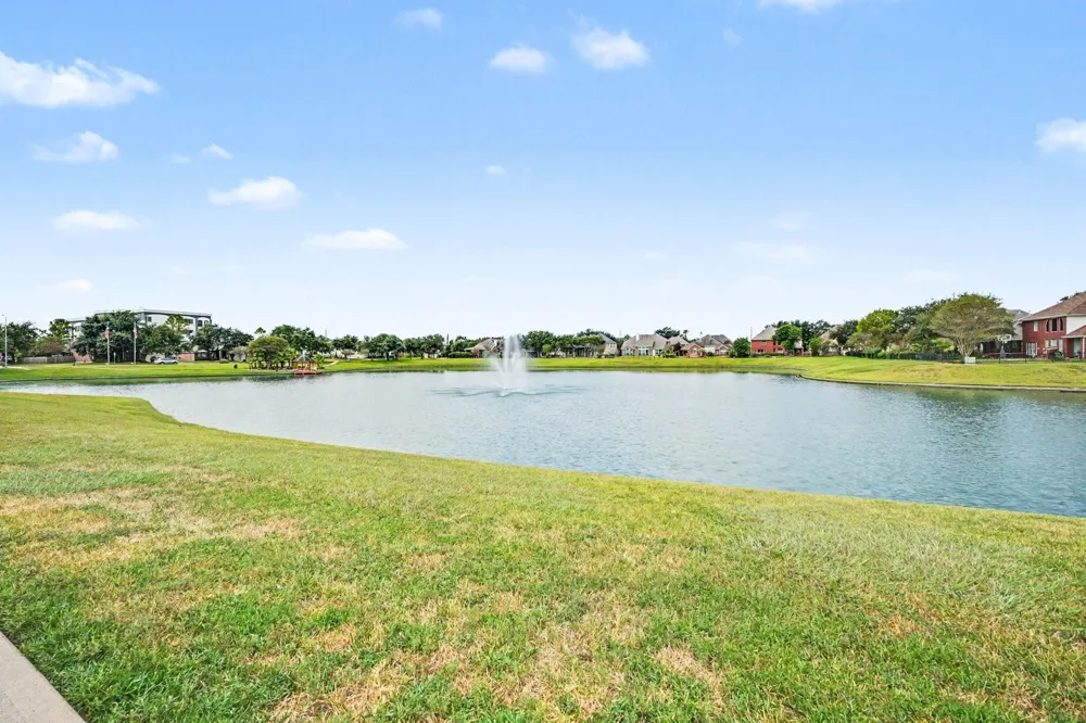 9018 Sunny Brook Lane Pearland, TX 77584