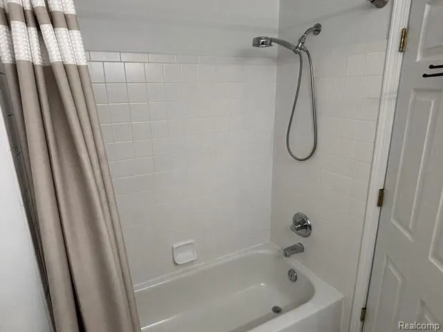 25808 Maritime Circle Harrison Charter Township, MI 48045