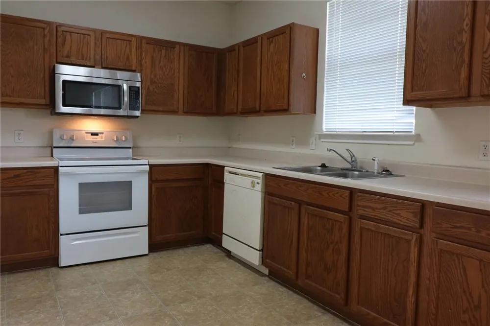 1004 W South Street Leander, TX 78641