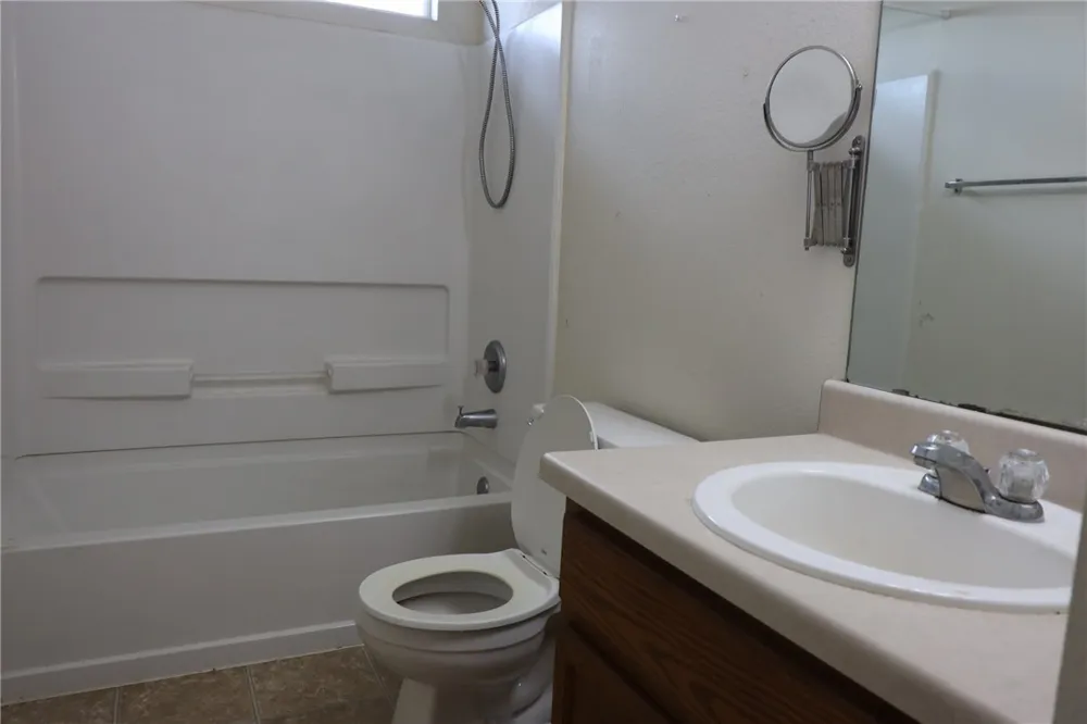 1004 W South Street Leander, TX 78641