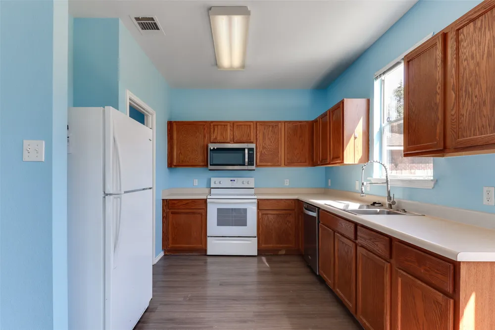1004 W South Street Leander, TX 78641