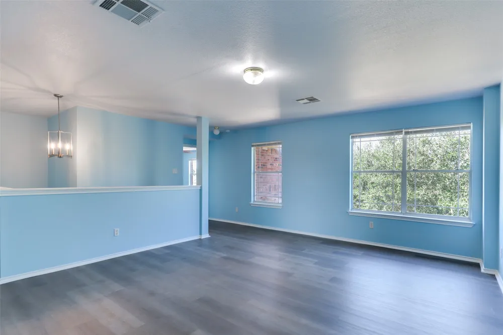 1004 W South Street Leander, TX 78641