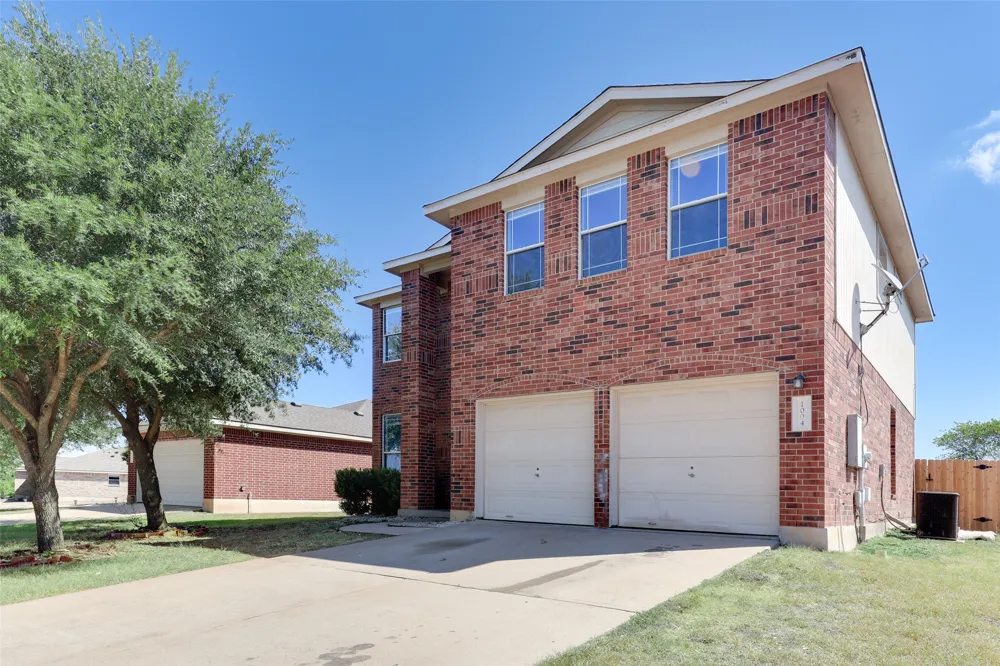1004 W South Street Leander, TX 78641