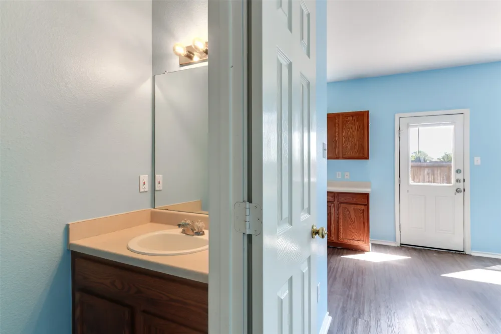 1004 W South Street Leander, TX 78641