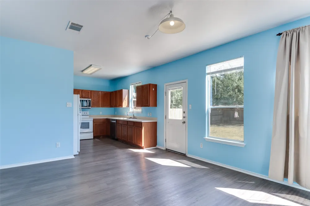 1004 W South Street Leander, TX 78641