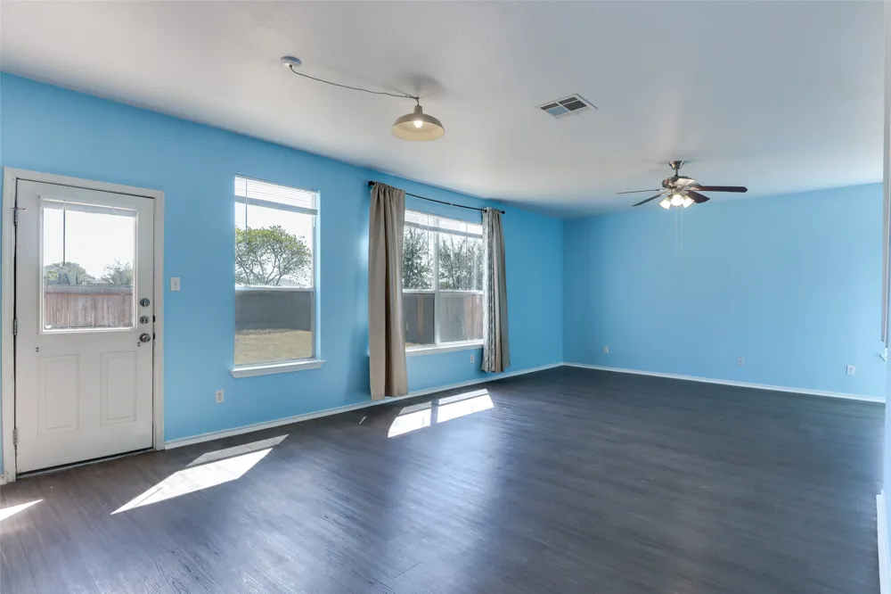 1004 W South Street Leander, TX 78641
