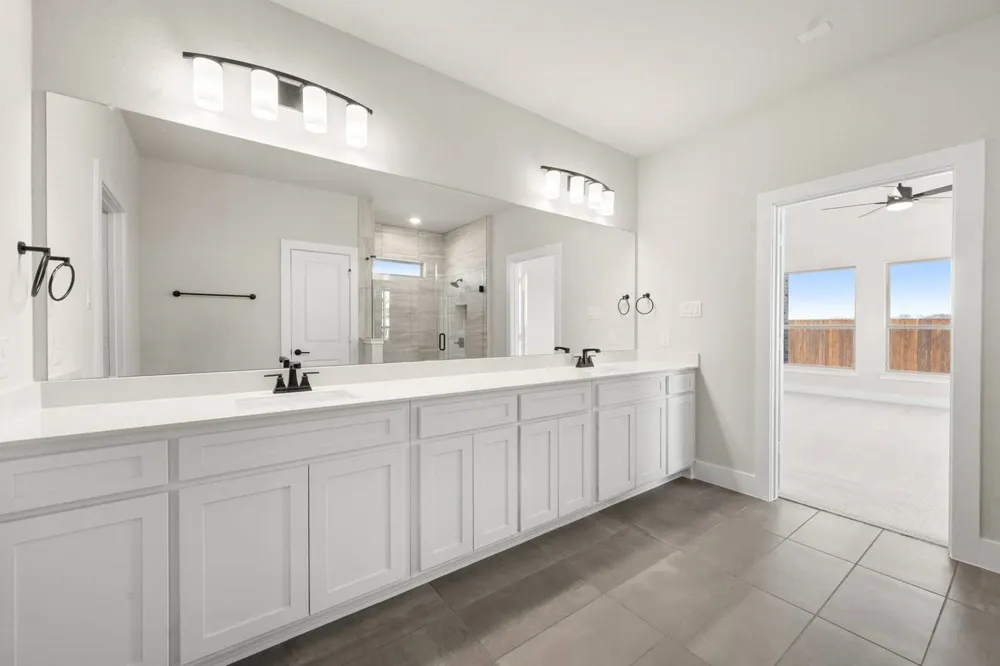 604 Ole Opry Drive Burleson, TX 76028