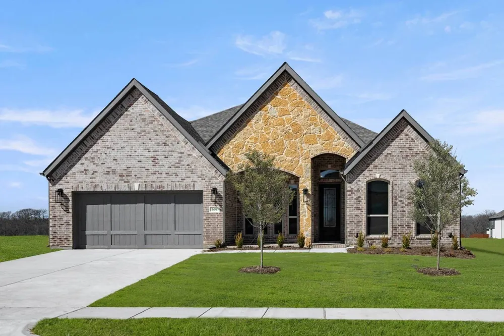 604 Ole Opry Drive Burleson, TX 76028
