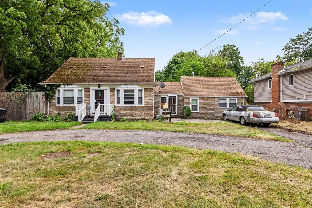 23071 Chippewa Street Detroit, MI 48219