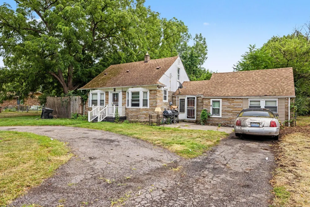 23071 Chippewa Street Detroit, MI 48219