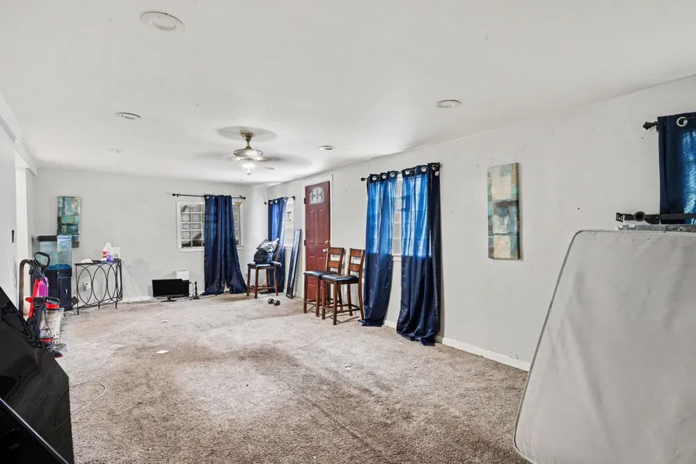 23071 Chippewa Street Detroit, MI 48219