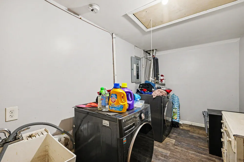 23071 Chippewa Street Detroit, MI 48219