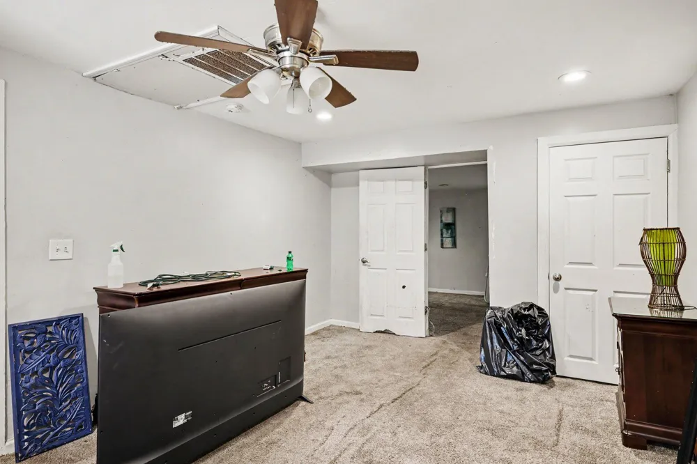 23071 Chippewa Street Detroit, MI 48219
