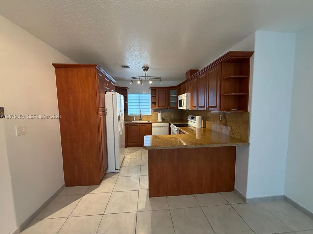 71 Coral Dr Key Largo, FL 33037