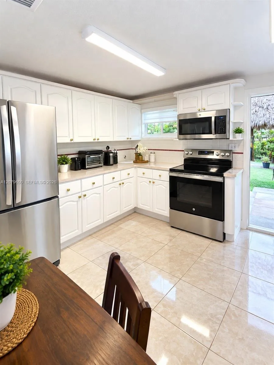 71 Coral Dr Key Largo, FL 33037