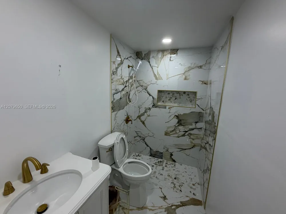71 Coral Dr Key Largo, FL 33037