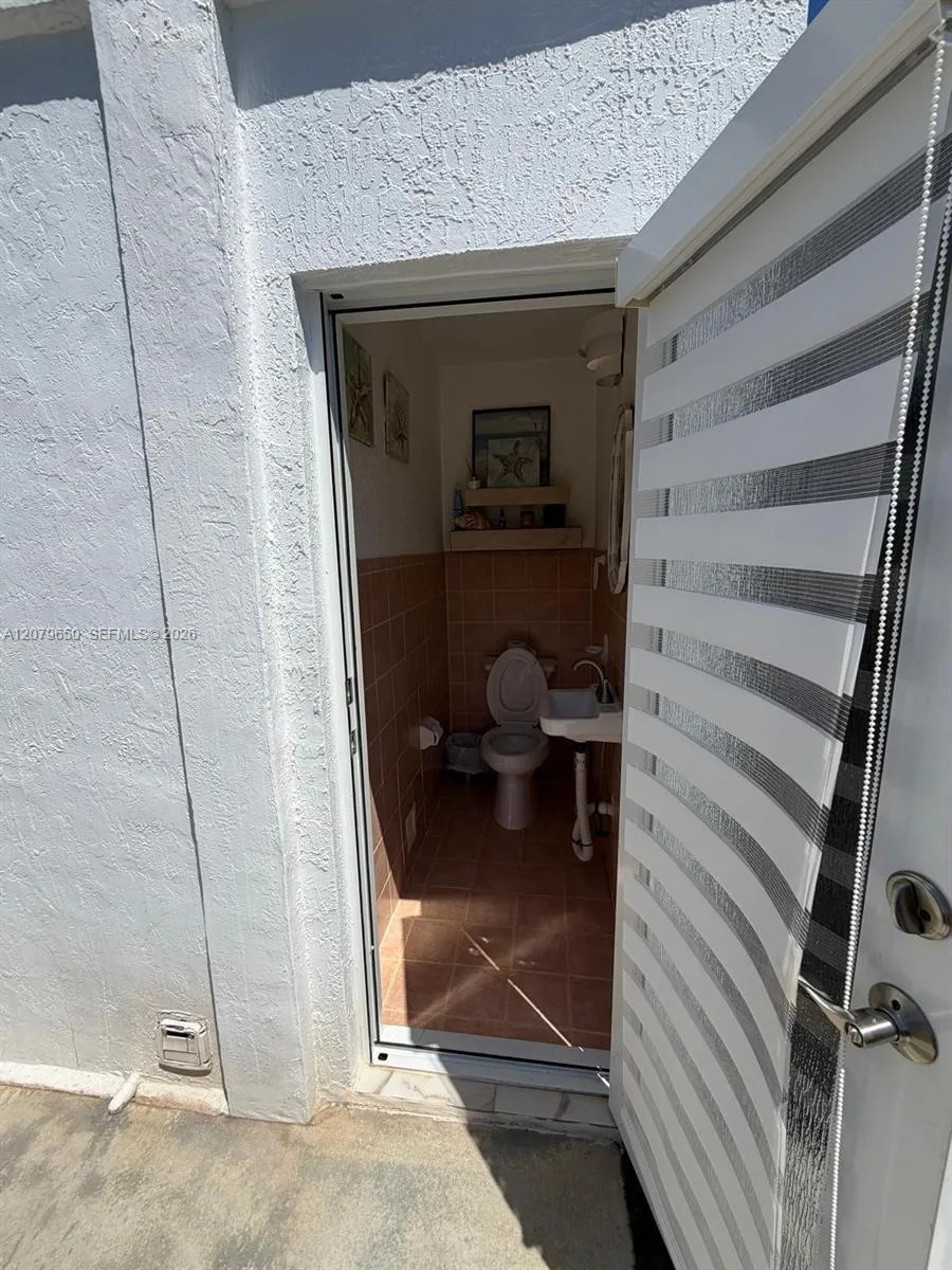 71 Coral Dr Key Largo, FL 33037