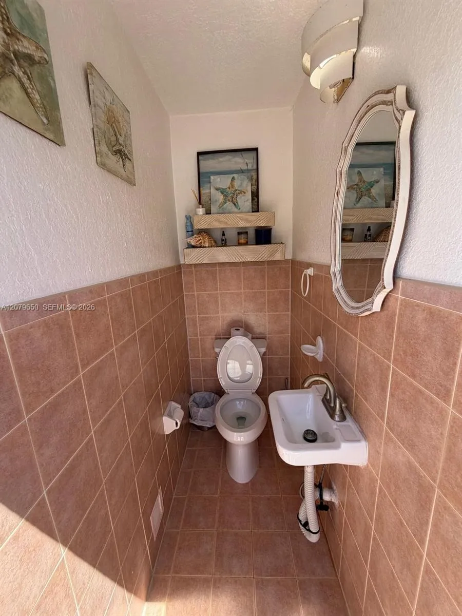 71 Coral Dr Key Largo, FL 33037