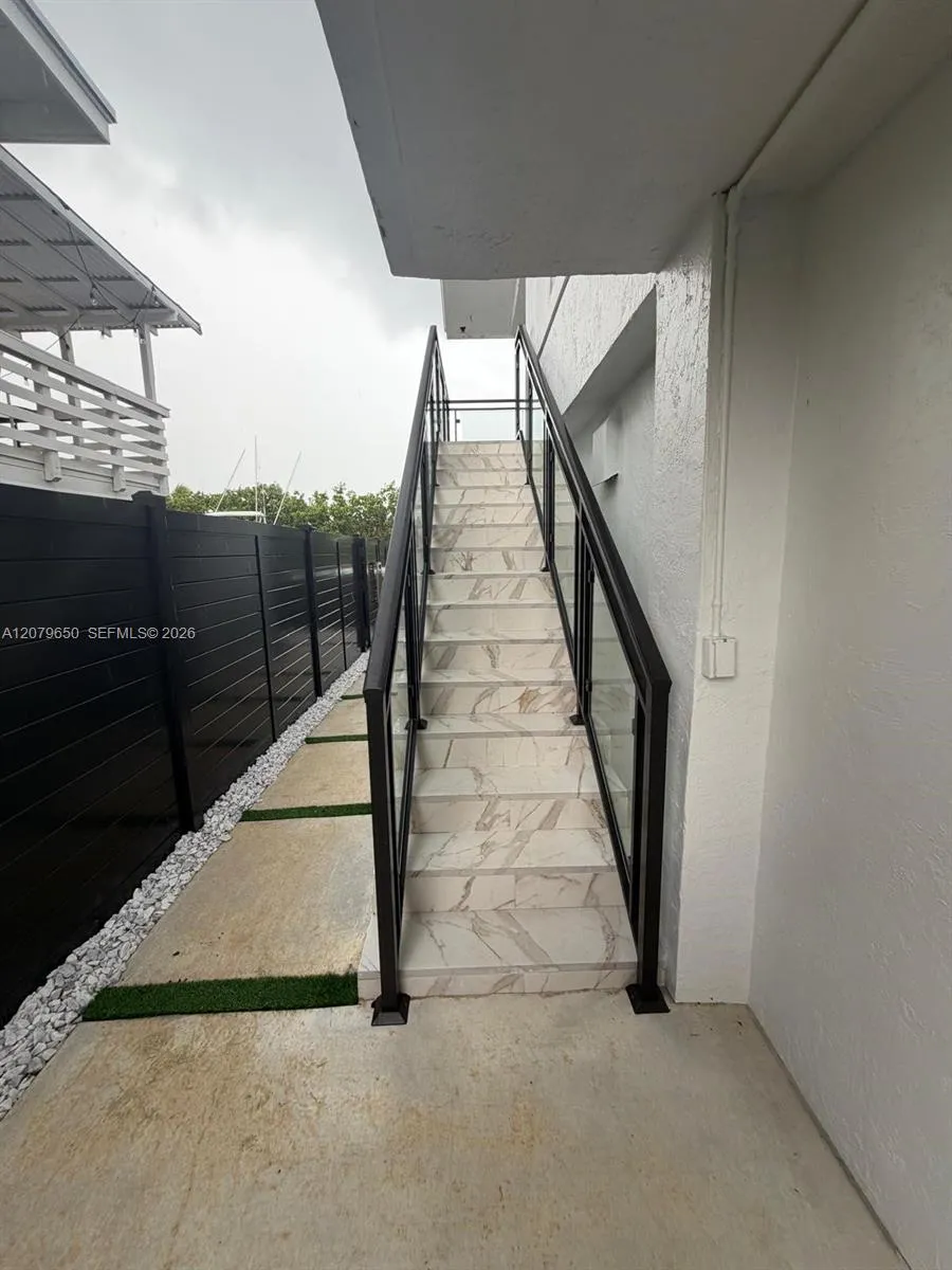 71 Coral Dr Key Largo, FL 33037