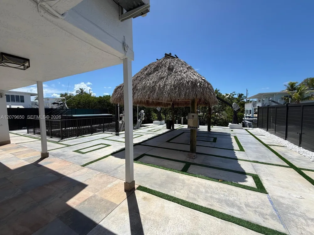 71 Coral Dr Key Largo, FL 33037