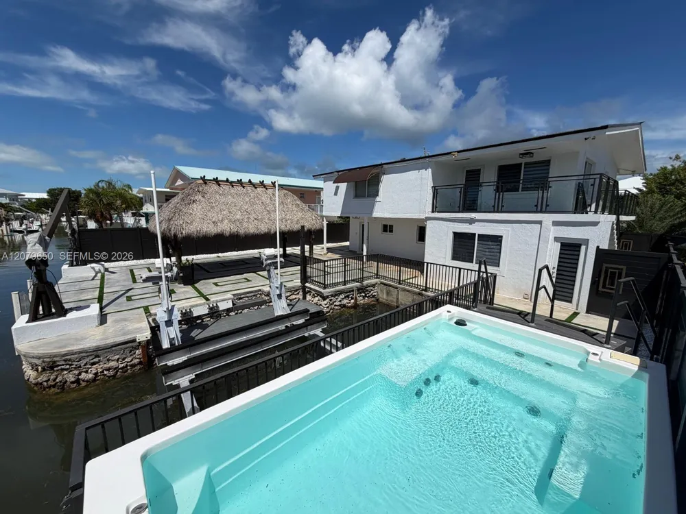 71 Coral Dr Key Largo, FL 33037