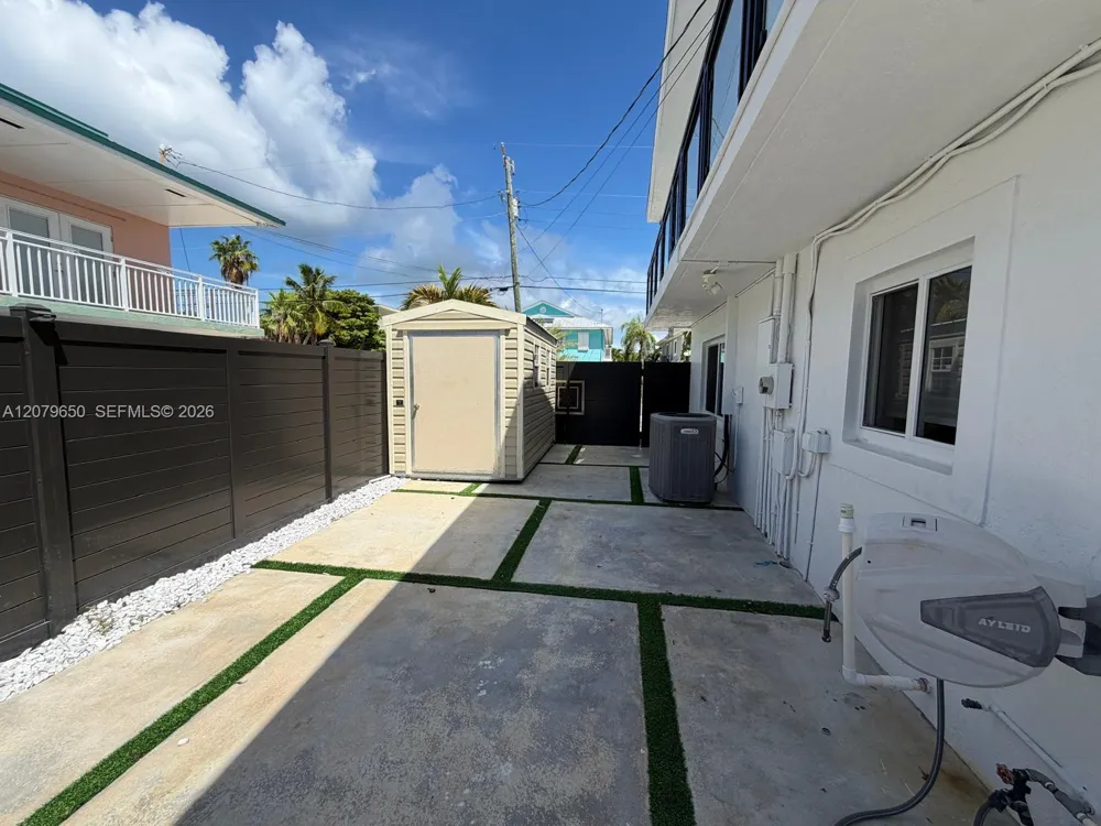 71 Coral Dr Key Largo, FL 33037