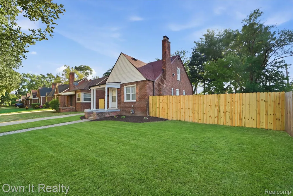 18979 Lindsay Street Detroit City, MI 48235