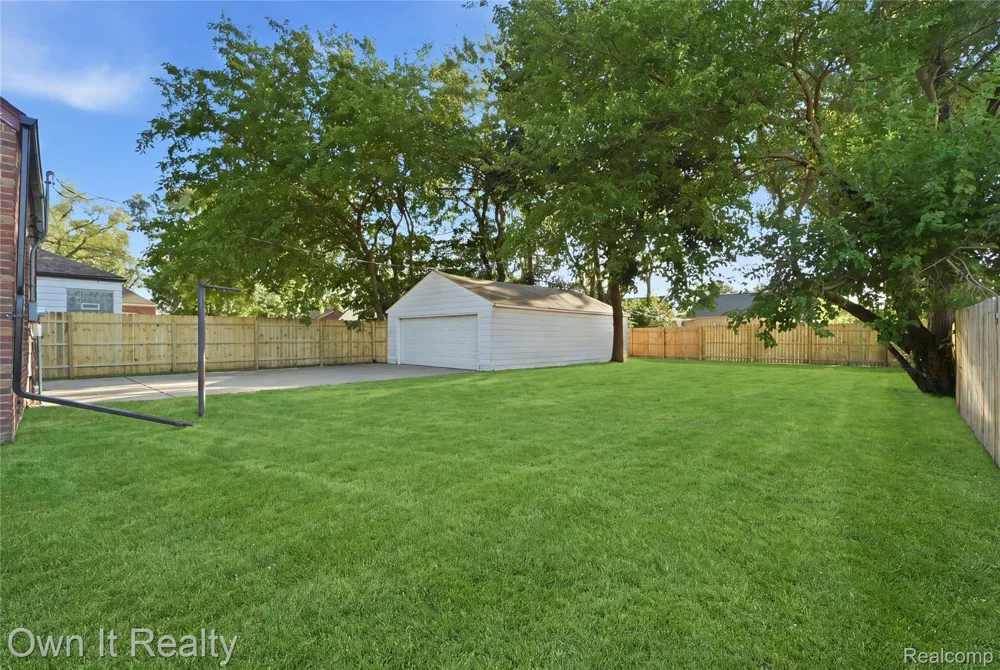18979 Lindsay Street Detroit City, MI 48235