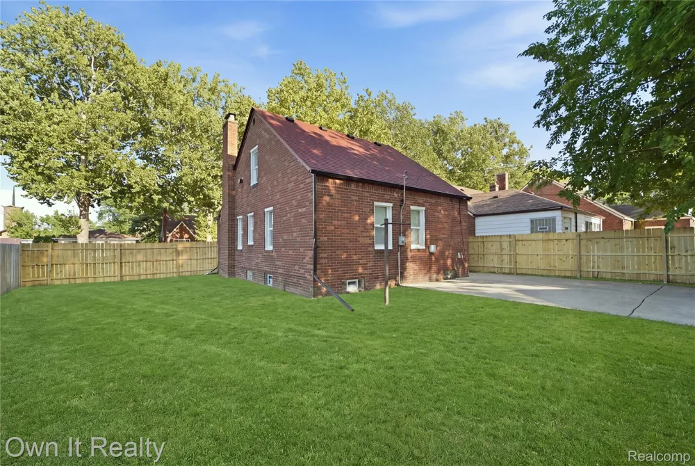 18979 Lindsay Street Detroit City, MI 48235