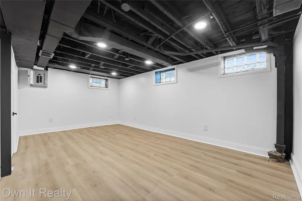 18979 Lindsay Street Detroit City, MI 48235