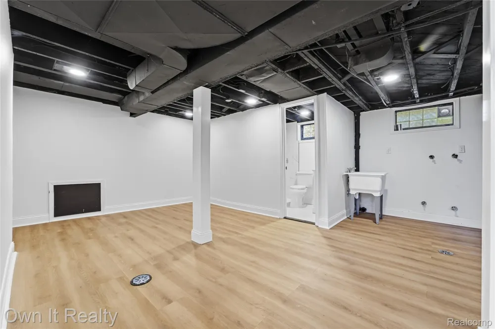 18979 Lindsay Street Detroit City, MI 48235