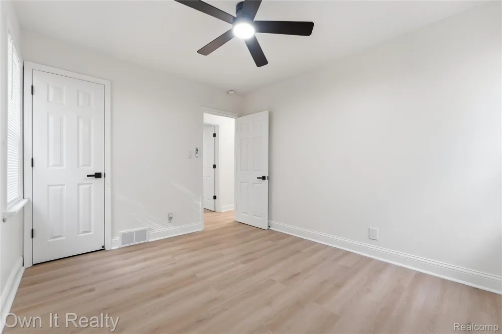 18979 Lindsay Street Detroit City, MI 48235