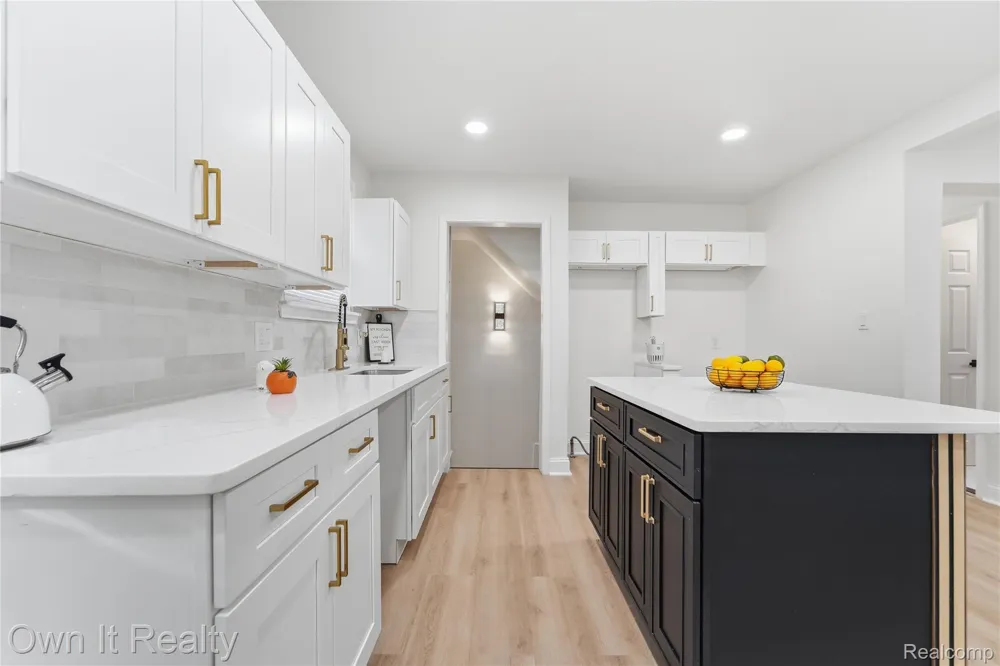 18979 Lindsay Street Detroit City, MI 48235