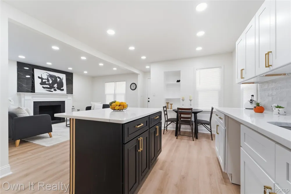18979 Lindsay Street Detroit City, MI 48235