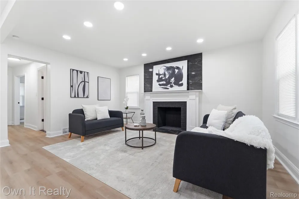 18979 Lindsay Street Detroit City, MI 48235