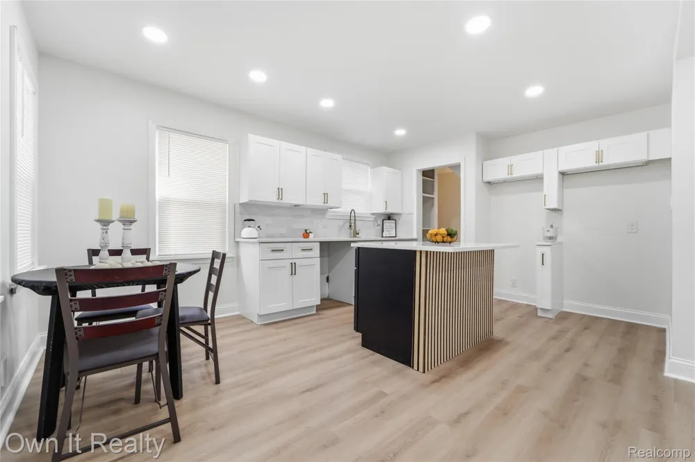 18979 Lindsay Street Detroit City, MI 48235
