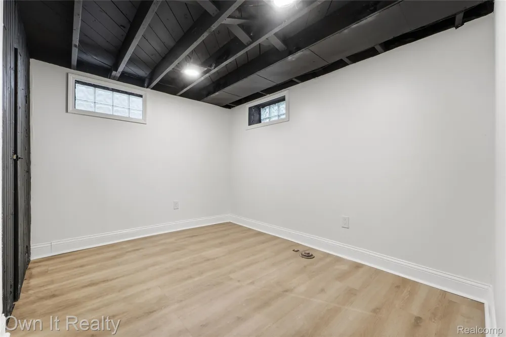 18979 Lindsay Street Detroit City, MI 48235