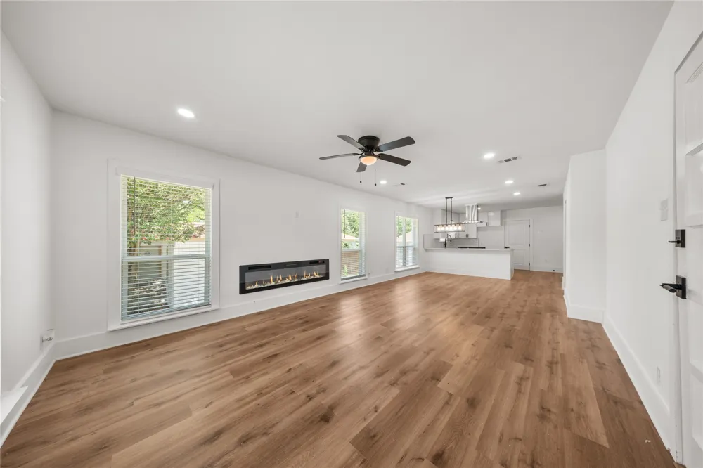 1314 Arborvitae Avenue Dallas, TX 75224