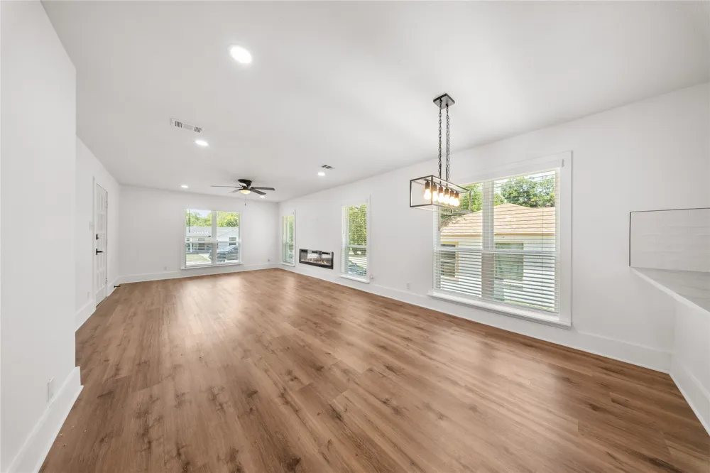 1314 Arborvitae Avenue Dallas, TX 75224